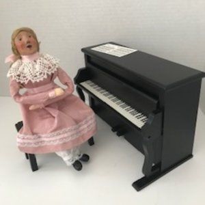 Byers Choice LTD Nutcracker Series - Louise